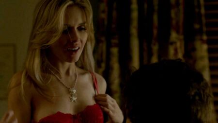 Kelly Curran - sensual e em topless