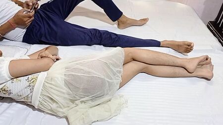 O meu meio-irmão acabou de foder a minha irmã mais nova, vídeo de sexo em hindi em Full HD com áudio nítido, novo vídeo de sexo pornográfico desi do DESIFILMY45
