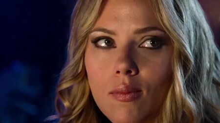 Vídeo da Scarlett Johansson a beijar-se de forma sensual