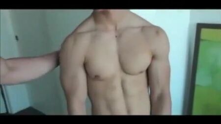 O Lindo Rapaz da Mudança e a Sua Primeira Experiência Gay