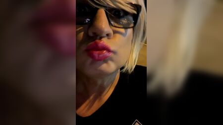 Super sensual, Cindie Love, putinha atrevida em público, cuecas, trans