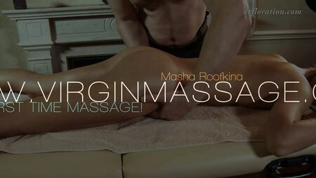 Massagem com óleo a uma adolescente virgem: Masha Roofkina