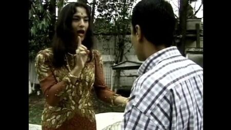 Índia: Ladyboy enfeitiçada e um heterossexual que se torna gay