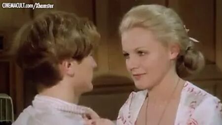Carroll Baker e Femi Benussi nuas em «Lezioni private»