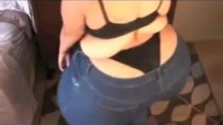 Uma mulher gorda a dançar cumbia colombiana... uauuuuu