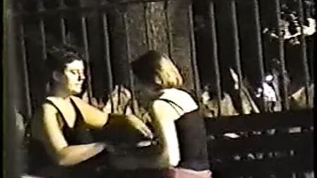 Lesbianas Voyeur em Público 22