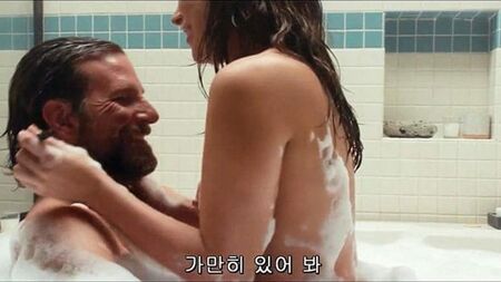 Lady Gaga nua a tomar banho com Bradley Cooper no ScandalPlanet