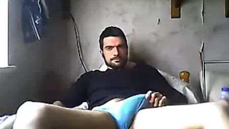 Homens heterossexuais a exibir o volume na câmara