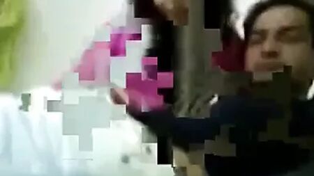 O famoso broche da tia paquistanesa de Karachi