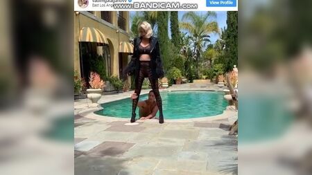 Caroline Vreeland - nua para a ELLE Rússia, novembro de 2019, n.º 2