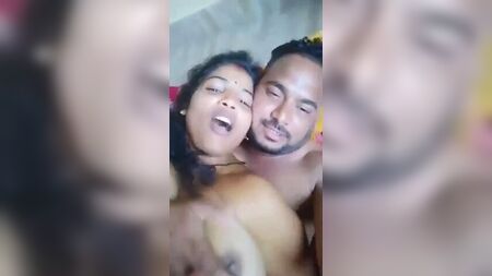 A sensual Vaishnavi e o seu novo namorado