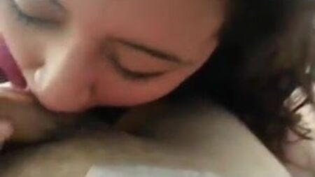 A latina sabe fazer um excelente sexo oral