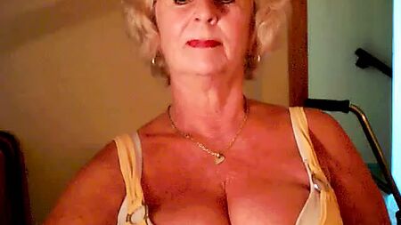 Uma avó sensual, faladora e provocadora