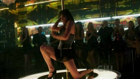 Lyndsy Fonseca – stripper sensual