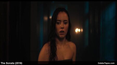 Cenas sensuais e de lingerie de Freya Tingley