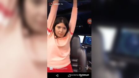Nihal Candan em calcinha preta
