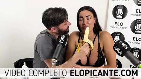 PAME POMBO A DIVERTIR-SE COM A CREMA NO QUARTO PICANTE