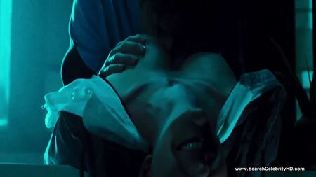 Madeline Zima: Cenas de nudez e sensualidade - HD