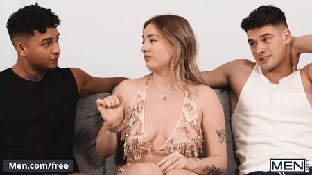 Ashton Summer está a espiar Malik Delgaty e Kenzo Alvarez – acaba por se tornar o ménage à trois mais escaldante que já tiveram - Homens