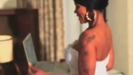 Deelishis: Rabo sensual de uma MILF negra (PG13) - Ameman