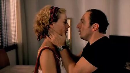 Cecile de France é fodida com violência numa cena de sexo hardcore