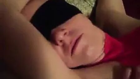 sexo em grupo com algemas