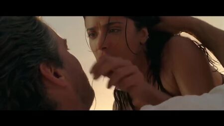 Salma Hayek: O Melhor do Beijo Apaixonado – 9 minutos