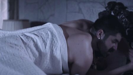 Cena sensual de Ayn Zoya (Undekhi)