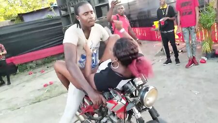 21+ PORNÓ EM PÚBLICO SEXO REDTUBE PORN HUB MOTOCICLETA PRETA MANHÃ G