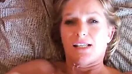 A Vickie é uma mulher madura muito sensual que adora foder