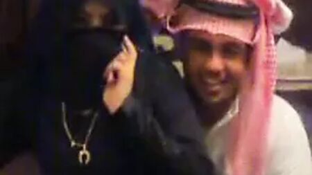 Prostituta árabe do Kuwait com hijab, árabe, árabe do Médio Oriente, árabe