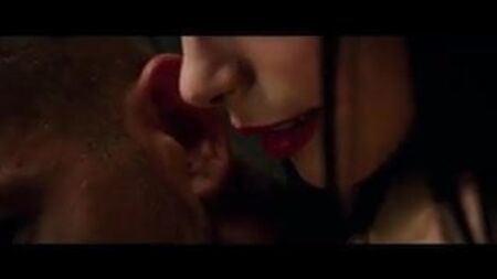 Cena de sexo com strap-on em Deadpool