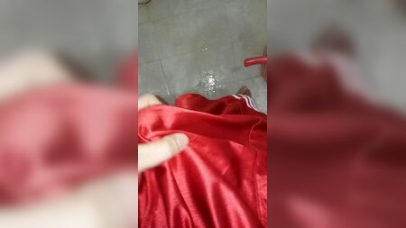 Ejaculação num boxer de cetim brilhante