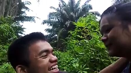 Beijinho no jardim com a minha querida namorada