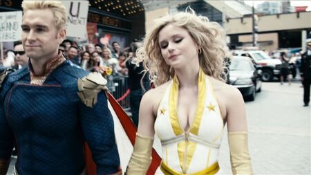 Erin Moriarty em topless, THE BOYS, rabo, virilha, cameltoe, mamas, pernas
