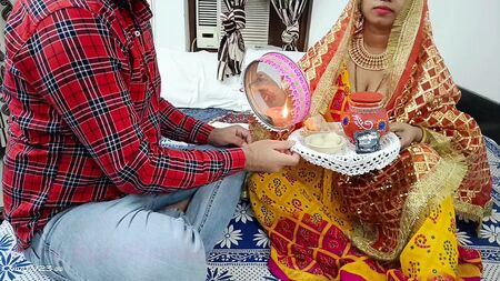 Especial Karwa Chauth 2022: vídeo indiano xxx desi de marido a fazer sexo com a mulher, com áudio em hindi e conversa picante