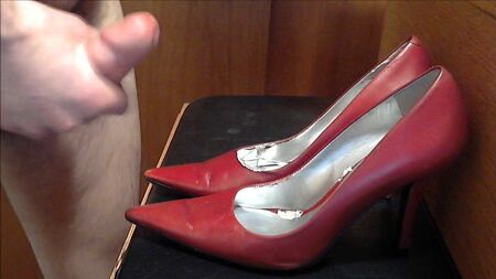 Sapatos de salto alto Nine West em couro vermelho