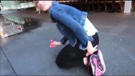 A Jeana do PvP mostra-nos o seu rabo sensual
