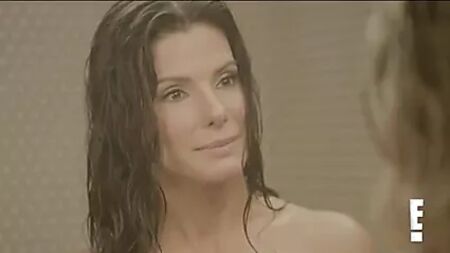 Sandra Bullock e Chelsea Handler no duche