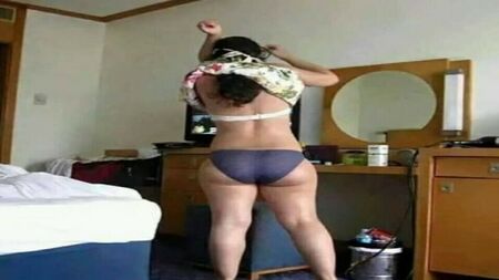 Milf indiana excitada é fodida com força pelo amigo do enteado - Yourpriyanka784 - História completa com áudio em hindi - Milf indiana desi