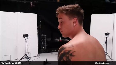 Sessão fotográfica com o famoso e sensual Sam Callahan completamente nu