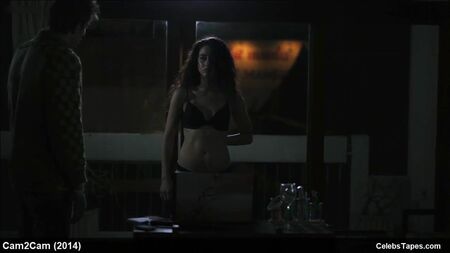 Jade Tailor, Martina Gunjaca e Sarah Bonrepaux em topless