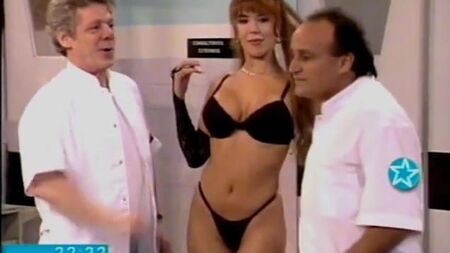 Modelo Alejandra Mora Rompeportones - Petardos - A 09