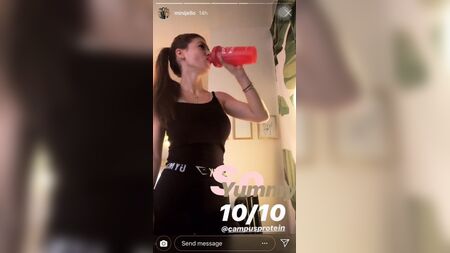 Minijello: Seios bonitos na história do Instagram