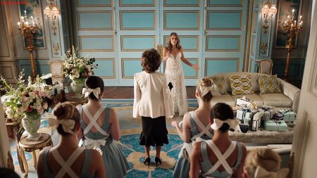 Elizabeth Hurley, Emily Barber - The Royals, 4.ª temporada, episódio 6 (2018)