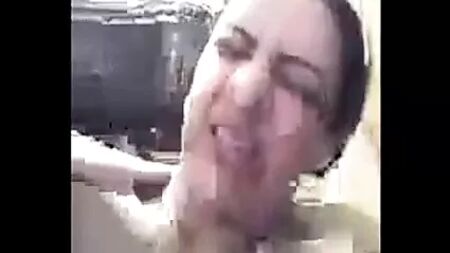 A árabe Shosho na câmara