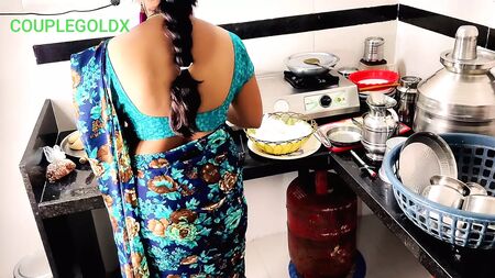 (Sexo na cozinha) 6) A sogra continua a gemer até eles terminarem de foder