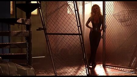 Pamela Anderson nua - Barb Wire