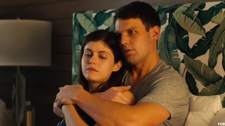 Alexandra Anna Daddario - «The White Lotus» 1.ª temporada, episódio 1