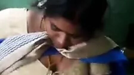 Tia tamil de seios grandes